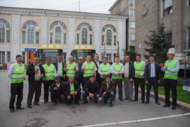 Китай подарил Бишкеку десять автобусов
