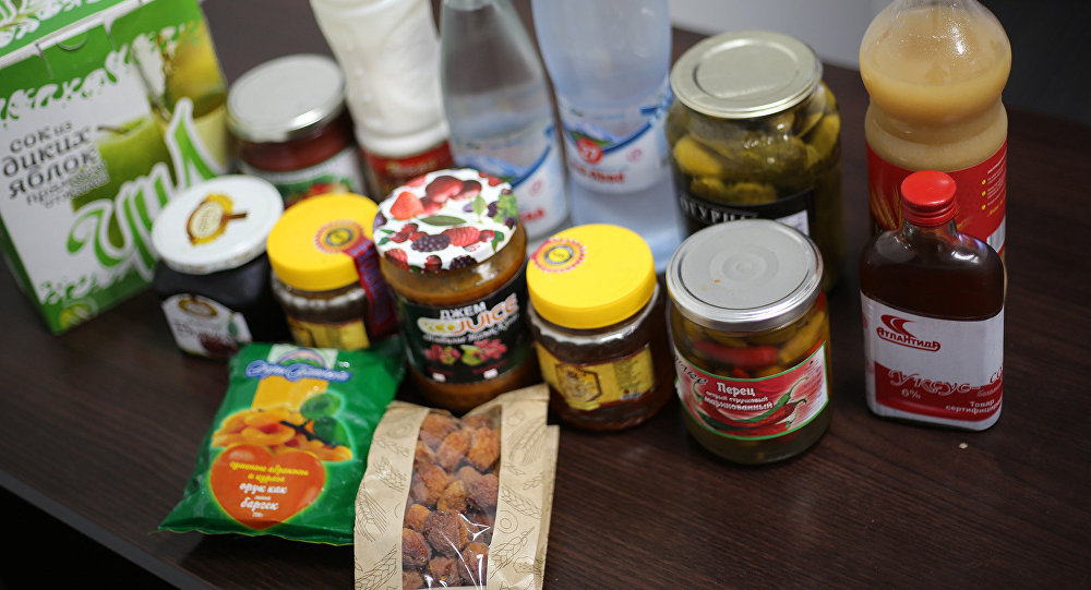 В Москве открыли магазин кыргызской одежды и продуктов