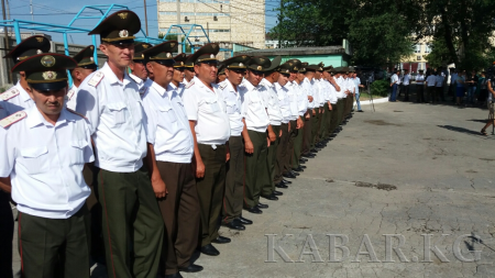 В Бишкеке воздвигли памятник пожарнику