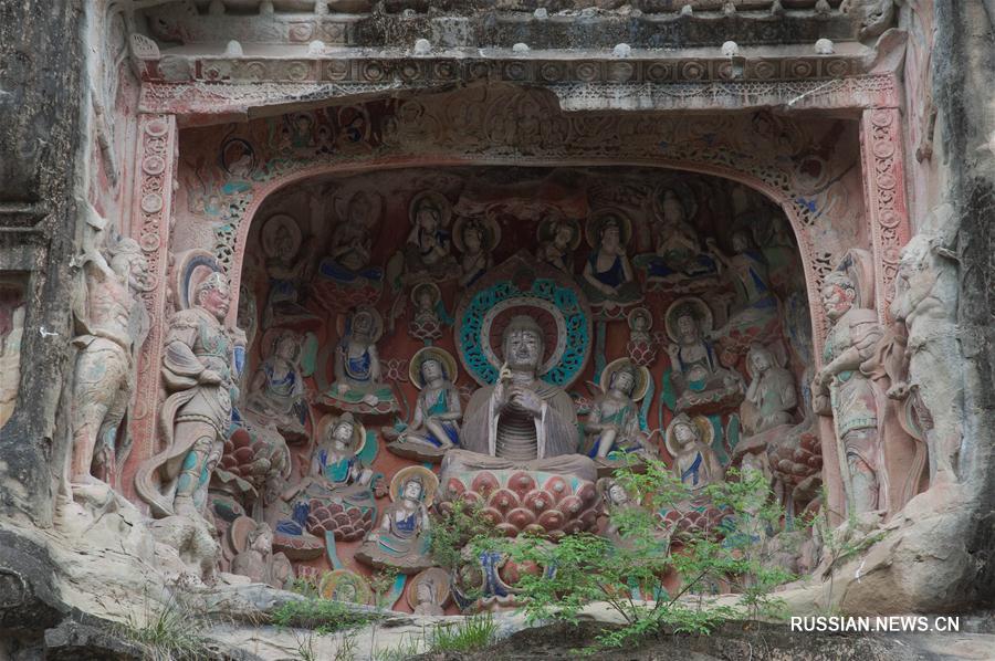 Каменные гроты Нанькань в Бачжуне
