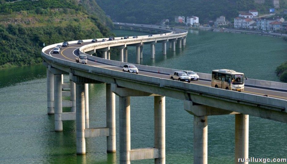 Первый в мире мост вдоль реки в Китае