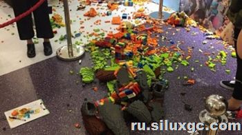 На выставке в Китае ребенок разрушил статую Lego стоимостью 
