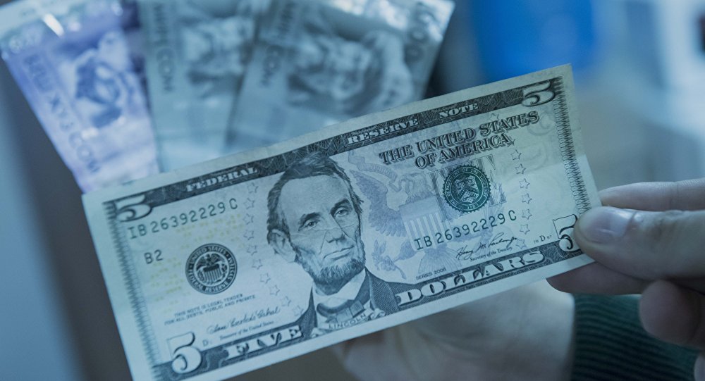 Нацбанк впервые за 3 месяца продал доллары, реализовав 14,5 млн