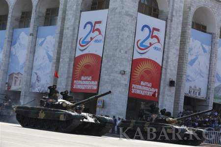 Военный парад на центральной площади «Ала-Тоо» в честь Дня независимости