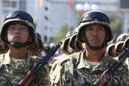 Военный парад на центральной площади «Ала-Тоо» в честь Дня независимости