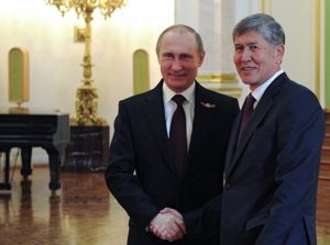 Путин наградил Атамбаева орденом Александра Невского