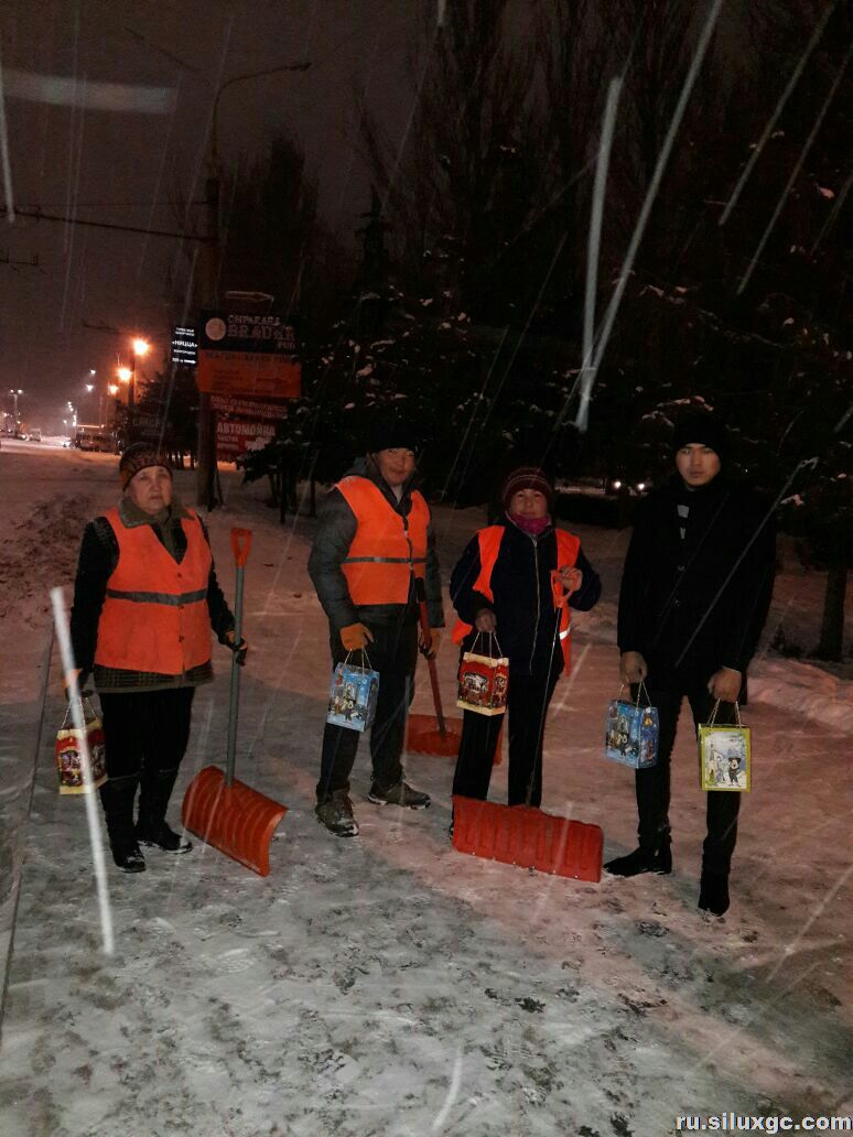 Сотрудники «Тазалыка» очищают Бишкек от снега