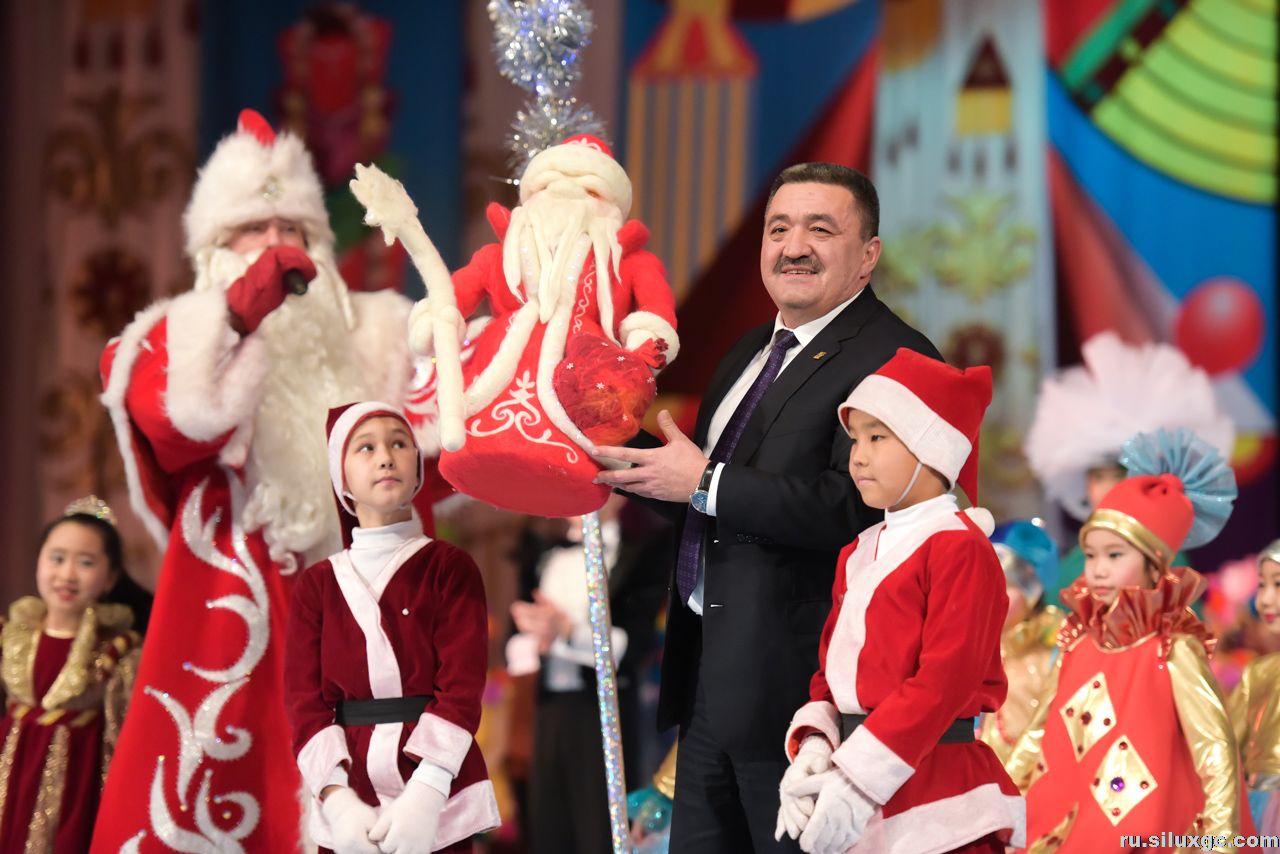 Мэр Бишкека поздравил детей столицы