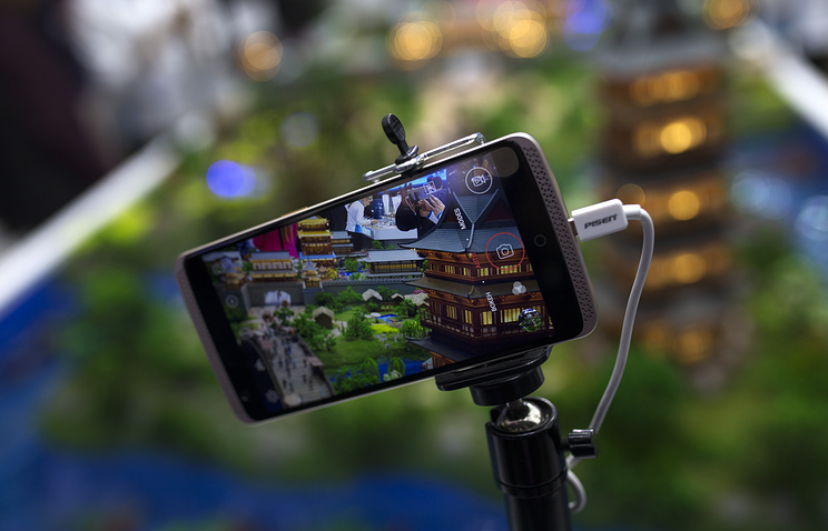 Китайская корпорация ZTE разработала смартфон, управляемый глазом