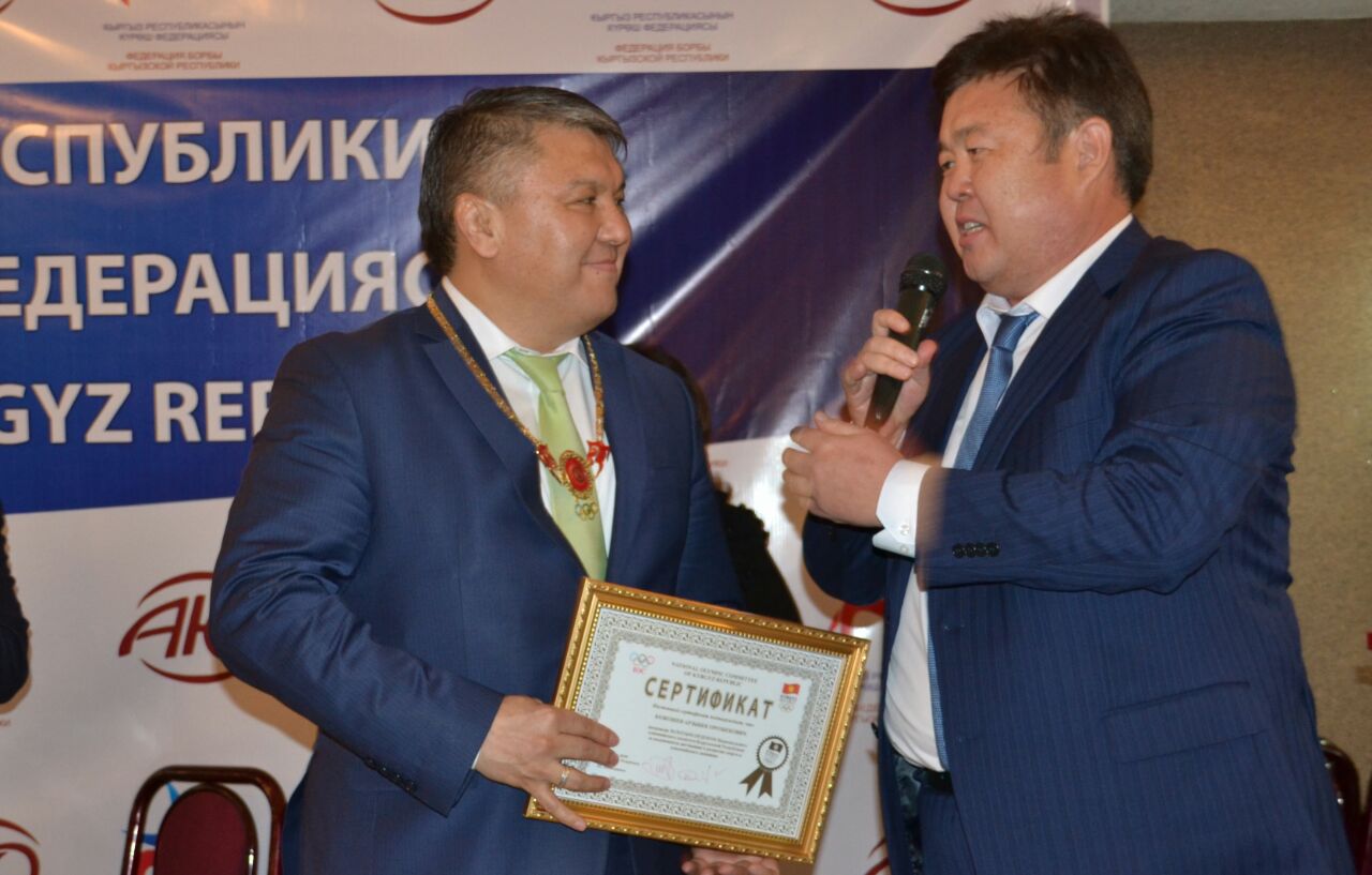 Министр экономики А.Кожошев награжден орденом НОК за особый вклад в развитие спорта