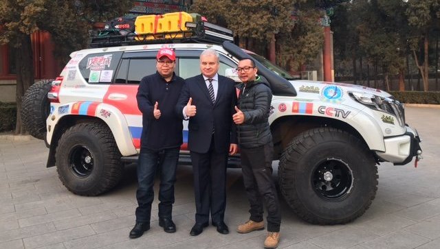 Китайский путешественник начал автопробег через Байкал до Ледовитого океана