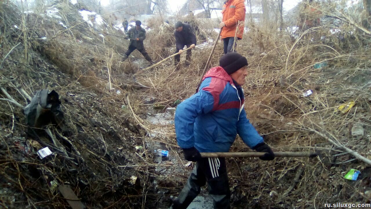 В Бишкеке МП «Зеленстрой» производит очистку ирригационных сетей города