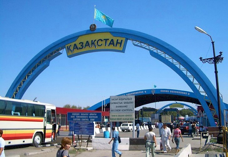 С 1 марта ставки таможенных сборов в Казахстане переводятся в тенге