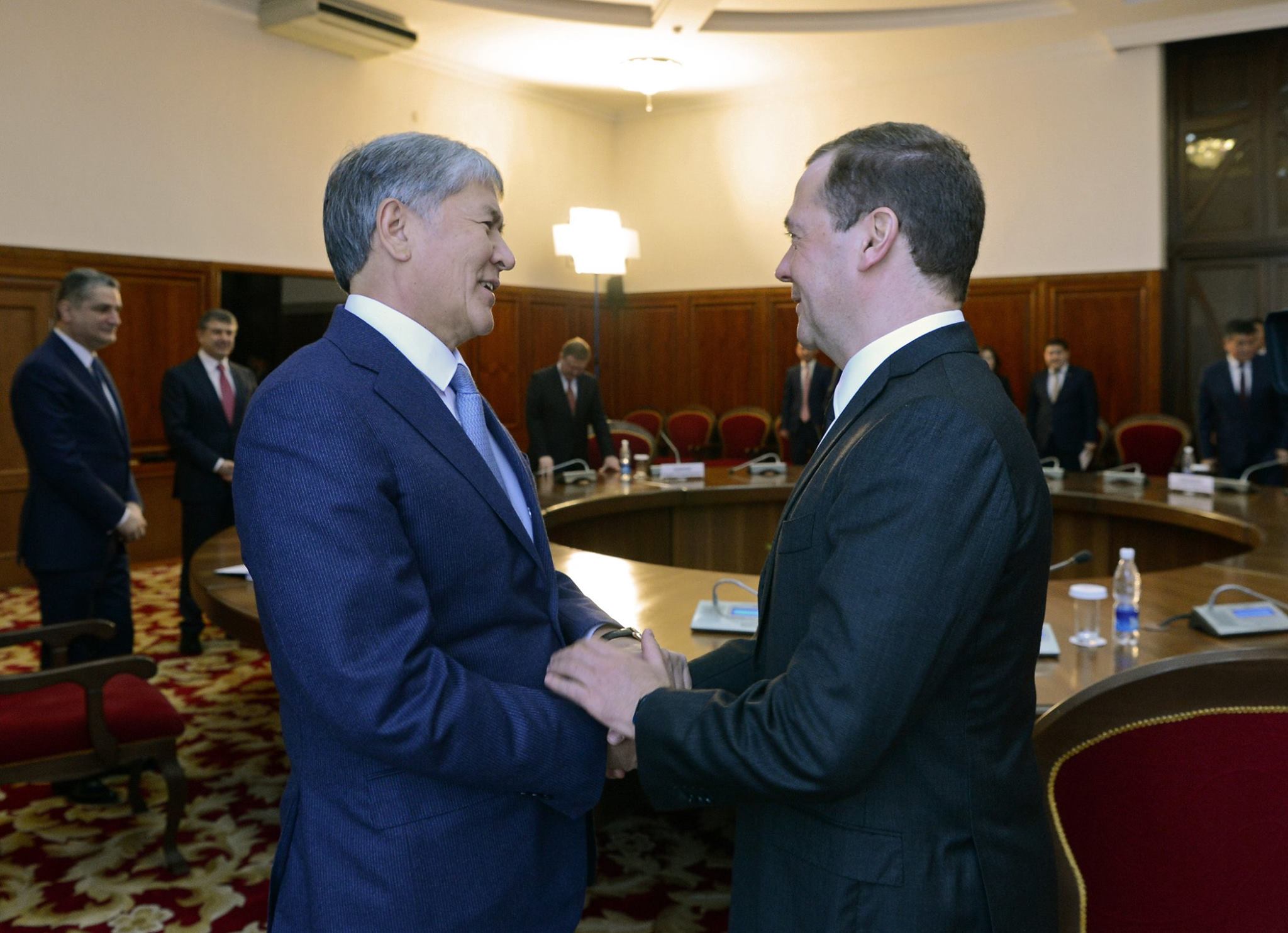 Президент Атамбаев встретился с премьер-министром РФ Медведевым
