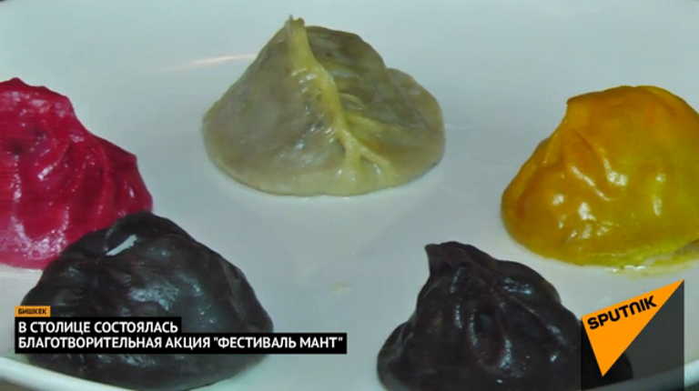 Черные, белые, красные — как прошел Фестиваль мант в Бишкеке