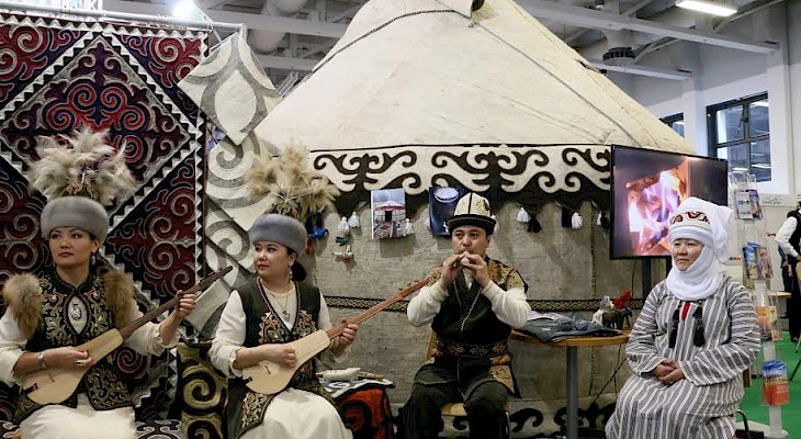 Кыргызская юрта привлекла внимание многочисленных туристов на выставке в Германии