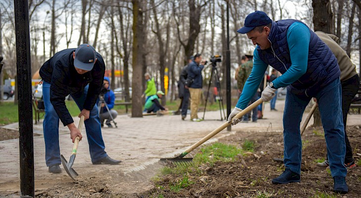 В Бишкеке прошел общегородской субботник
