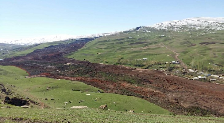 В Узгенском районе оползень накрыл еще 11 домов - МЧС