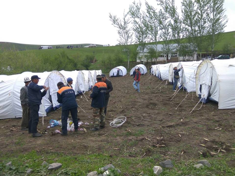 Всего в Узгенском районе установлено 118 палаток для семей, проживавших в оползнеопасной зоне
