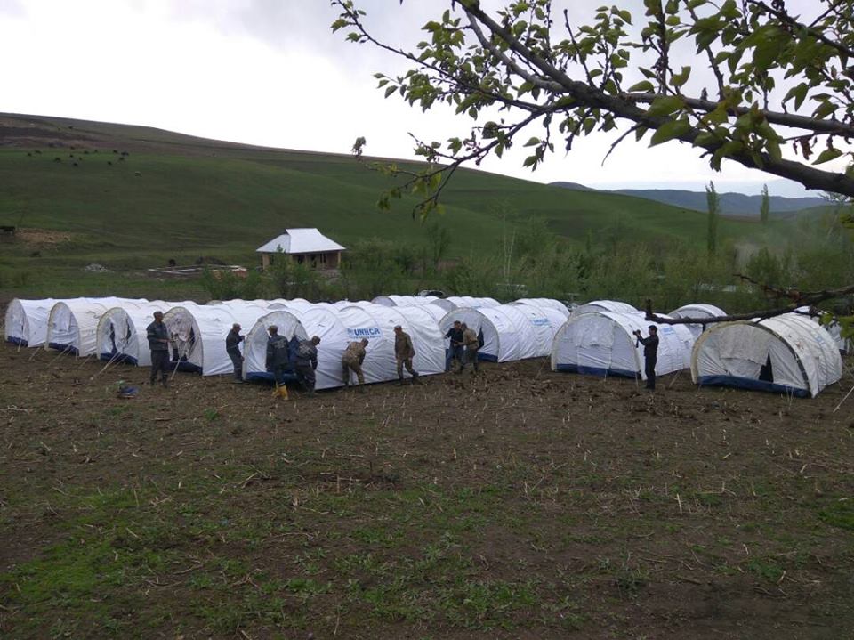 Всего в Узгенском районе установлено 118 палаток для семей, проживавших в оползнеопасной зоне