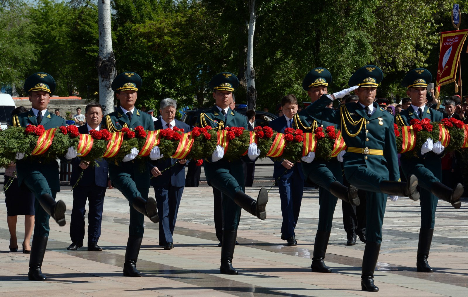 Алмазбек Атамбаев: 