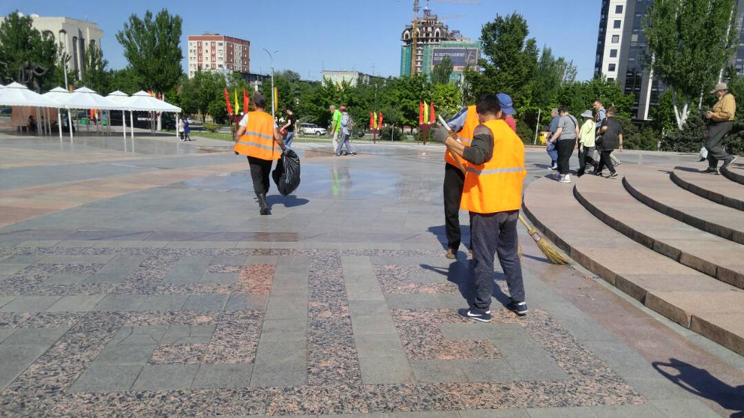 Бишкекчане стали меньше мусорить, после празднования Дня Победы вывезли 26 кубов мусора