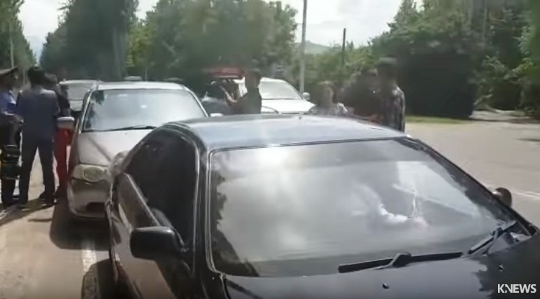 В Бишкеке выпускники устроили погоню
