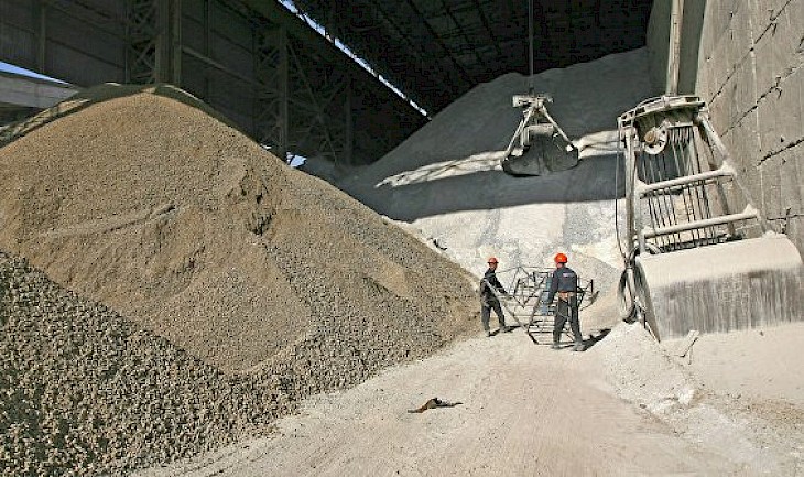 В Ошской области строятся два новых цементных завода