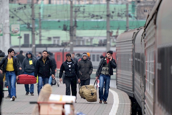 Более 700 тыс кыргызстанцев выехали в 2017 году за рубеж в поисках работы