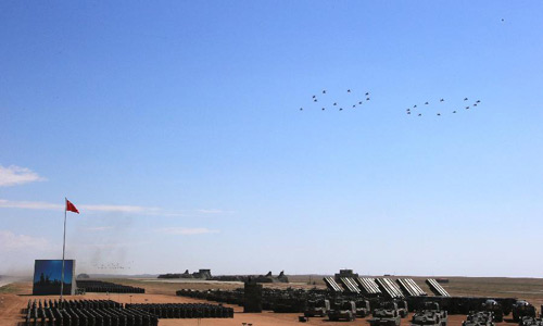 Китай провел военный парад в честь 90-летия НОАК