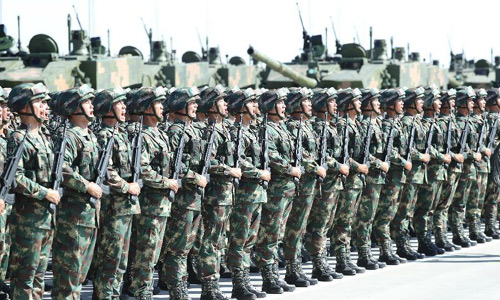 Китай провел военный парад в честь 90-летия НОАК