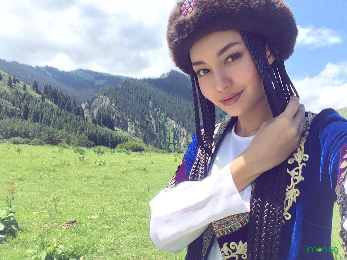 20 фотографий девушек в национальных платьях, которые передают кыргызскую красоту