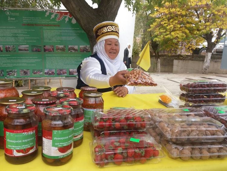 Фестиваль ООН. Как Ош кормили экзотическими фруктами и блюдами