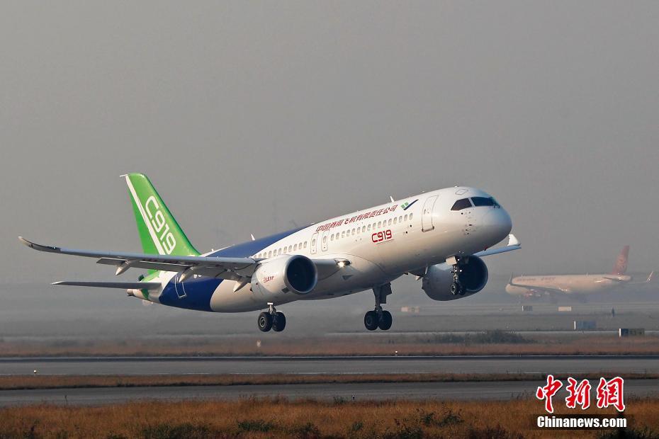 Китайский самолет C919 снова взлетел в небо для перемещения на другую базу