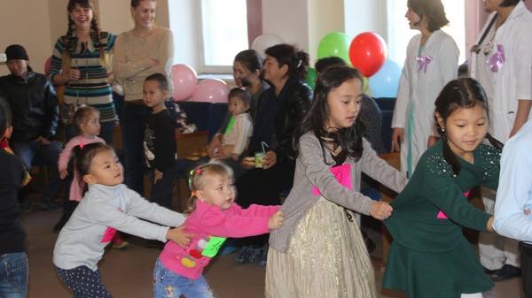 Фото — В Бишкеке прошло мероприятие, посвященное Дню недоношенного ребенка