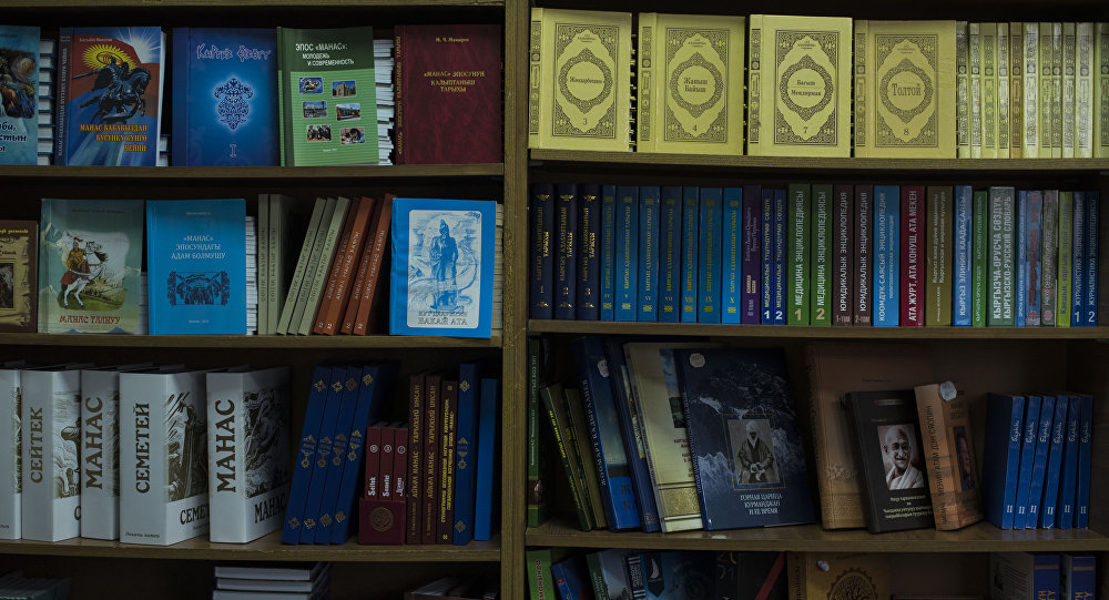 Больше 20 тыс книг подарят ученикам отдаленных школ Кыргызстана