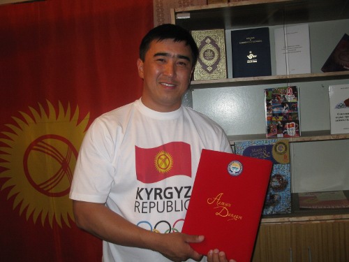 Улан МОЛДОДОСОВ, спортчу: “Кытайда спортко мамлекет тараптан чоң көңүл бурулуп, баардык шарттарды түзүп беришет экен”