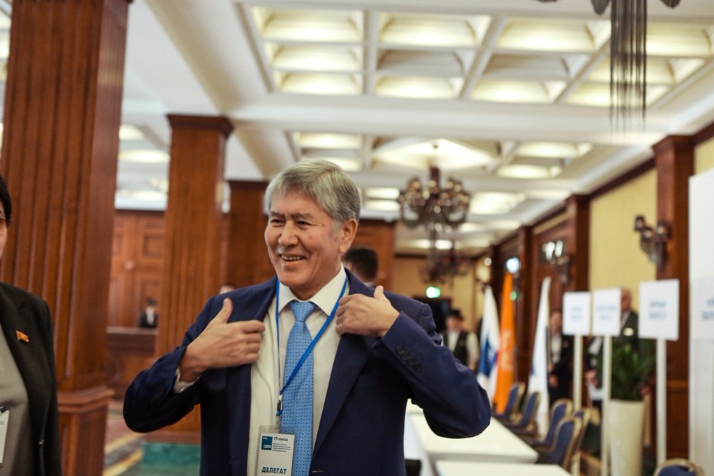 Алмазбек АТАМБАЕВ: страна должна идти по пути парламентской демократии
