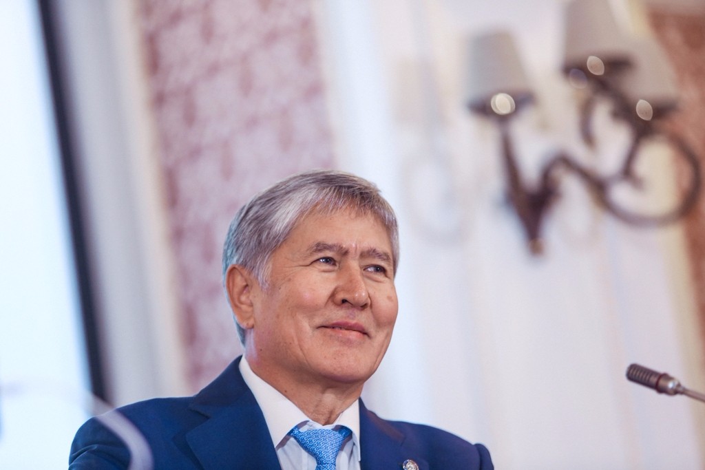 Алмазбек АТАМБАЕВ: страна должна идти по пути парламентской демократии