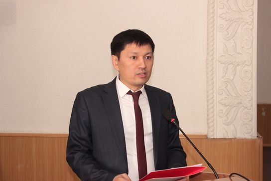 В Минэкономики состоялось торжественное собрание по случаю профессионального праздника Дня финансово-экономических работников КР