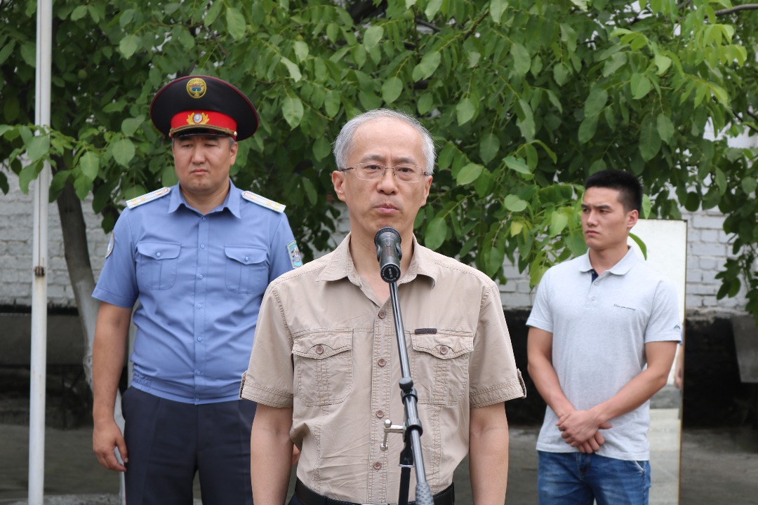 УВД Джалал-Абадской области получил в подарок новый микроавтобус