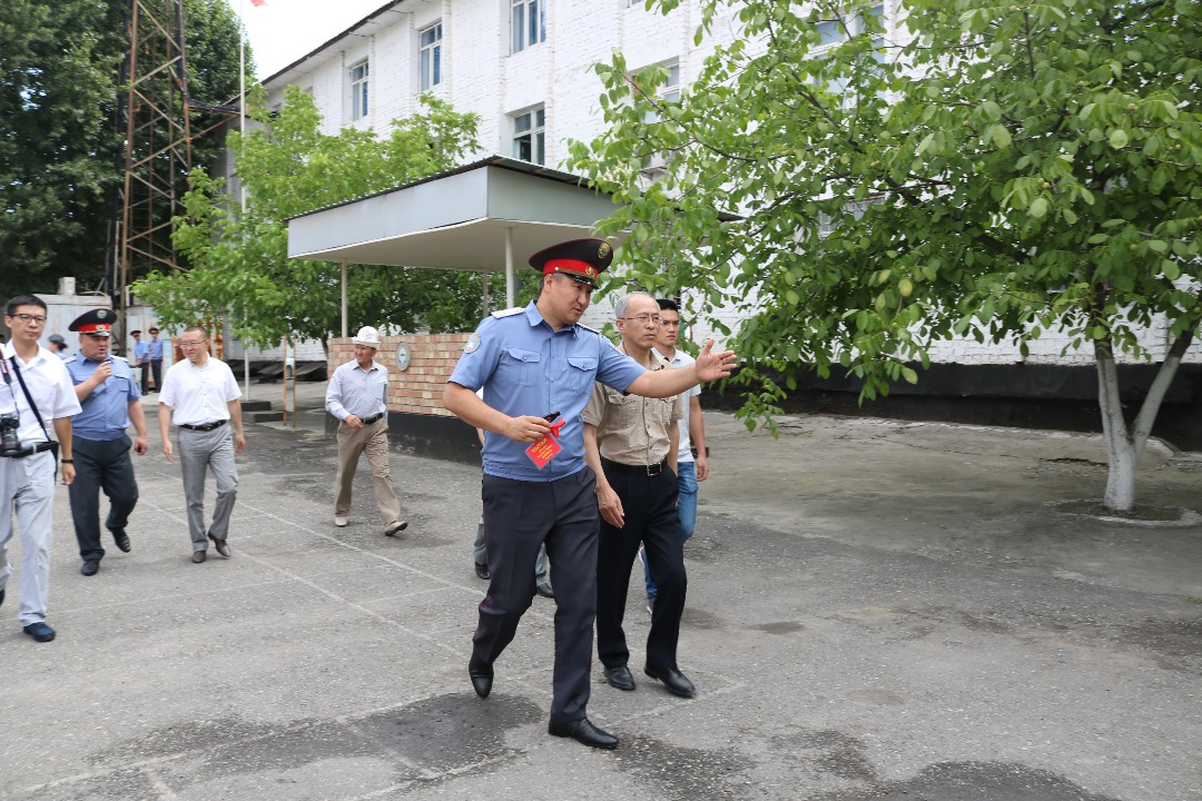 УВД Джалал-Абадской области получил в подарок новый микроавтобус