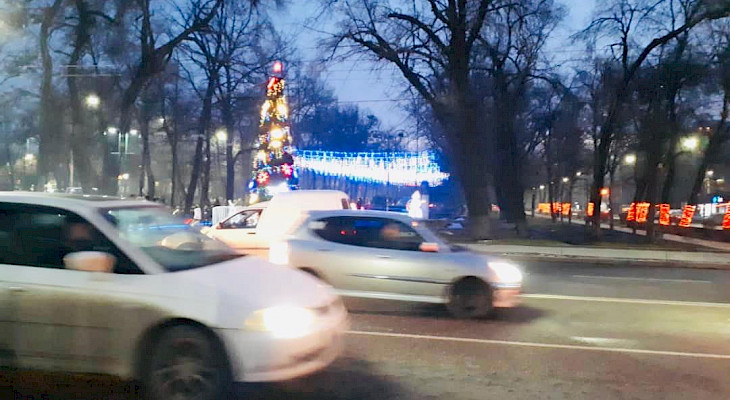 Азиз Суракматов совершил объезд по конкурсу на лучшее новогоднее оформление