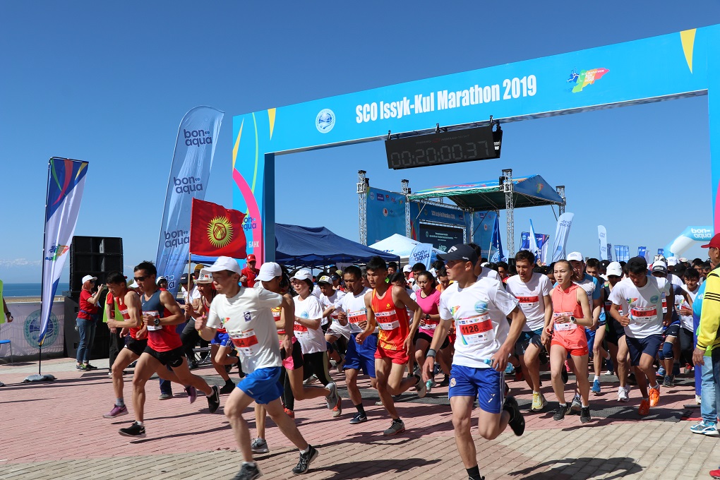 ШКУ Эл аралык Ысык-Көл Run the Silk road марафону 27 өлкөнүн спорт сүйүүчүлөрүнүн башын бириктирди