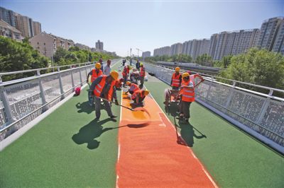 Первая в Пекине высокоскоростная дорога для велосипедистов вступает в эксплуатацию