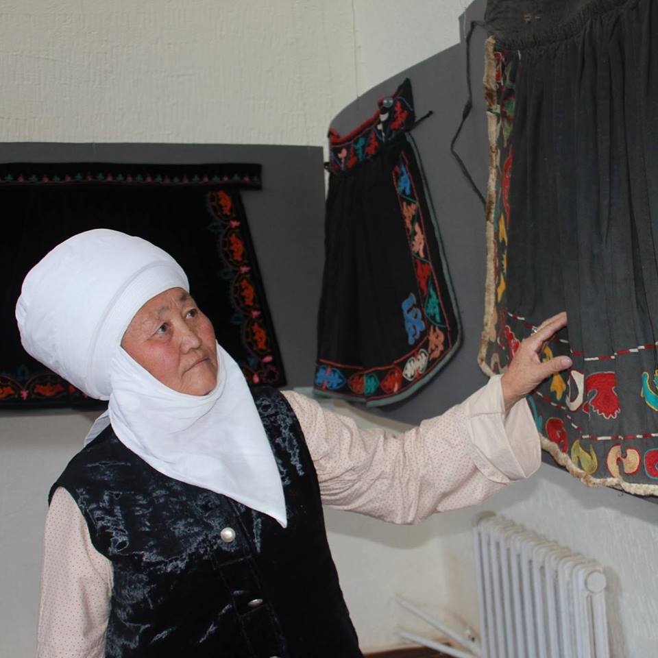 Кылымдарды карыткан сай өнөма дүйнөсү-кыргызда табият кооздугун даңазаласа, кытай элинде адамдын коомдогу ордун билдирген