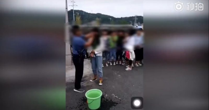 В Китае девочек не пускали в школу, пока они не смоют всю косметику