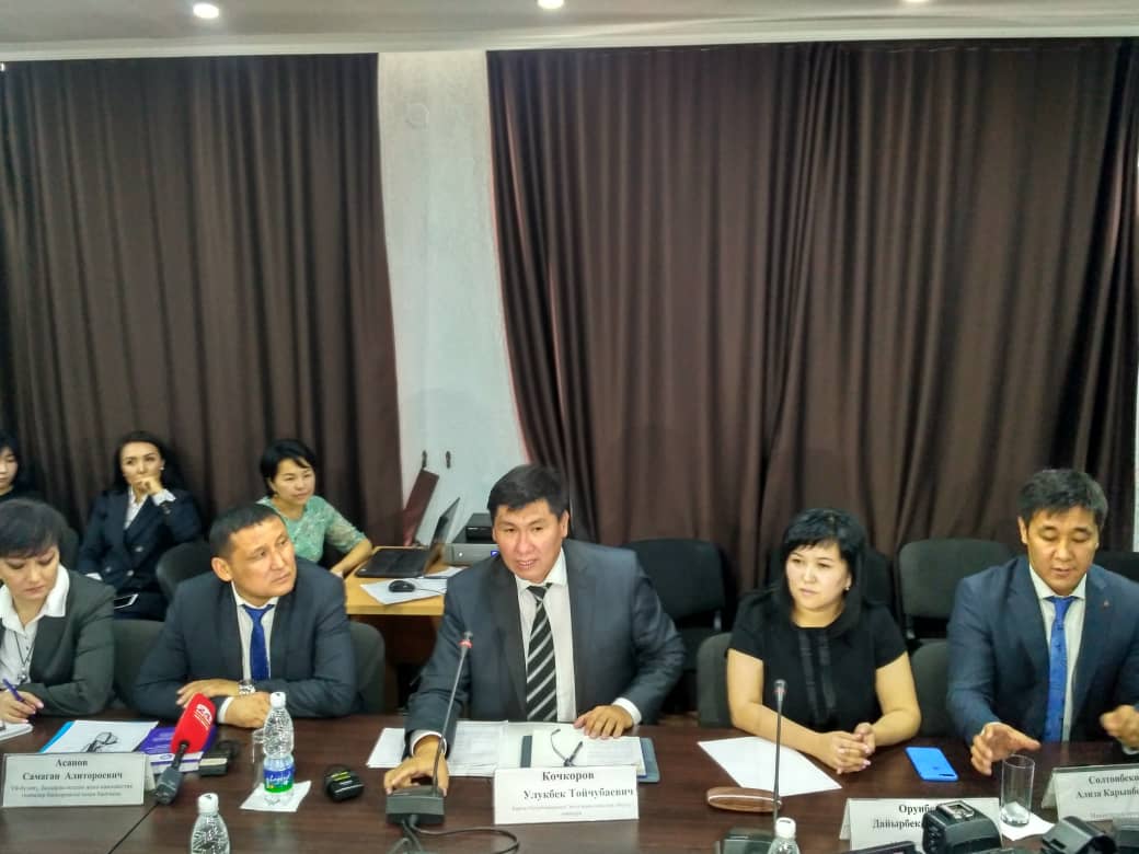 СОКРАТИЛИ БЮРОКРАТИЮ