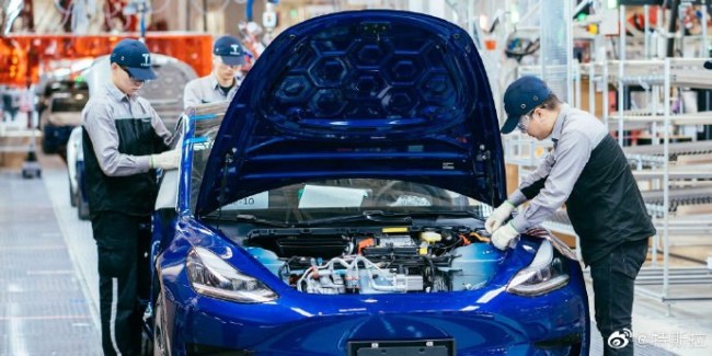 На шанхайском заводе Tesla началось производство автомобилей