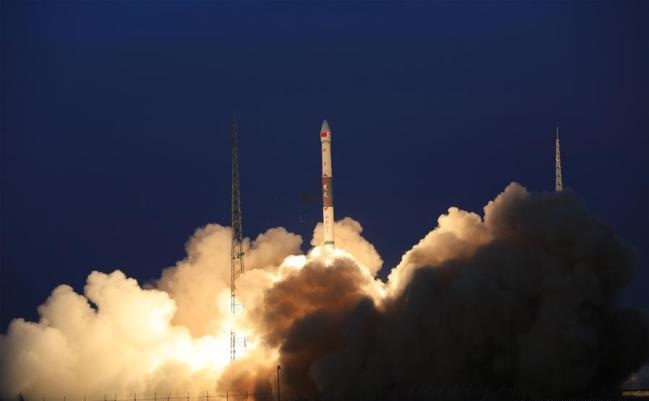 Китай вывел два глобальных мультимедийных спутника на заданную орбиту